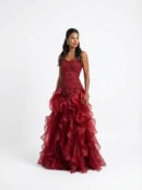 فستان سهرة أحمر ياقوتي كورسيه شك وتنورة أورجانزا متموجة روبي كريستال ويفز.