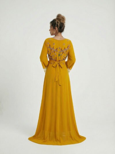 فستان شيفون أصفر خردلي مطرز بالورود وأكمام شبكية جولدن أمبر بريز.