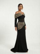 فستان سهرة أسود وذهبي خامة كريب وتفته قصة أوف شولدر نوار جولد كوتور.