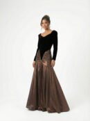 فستان سهرة مخمل أسود وتنورة برونزية معدنية قصة خصر منخفضة ميدنايت برونز فيوجن.